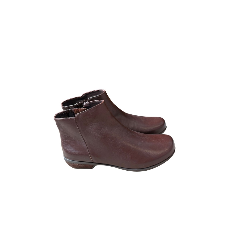 NEW Ros Hommerson Brown Leather Ankle Boots 8M Side Zip Low Heel Booties